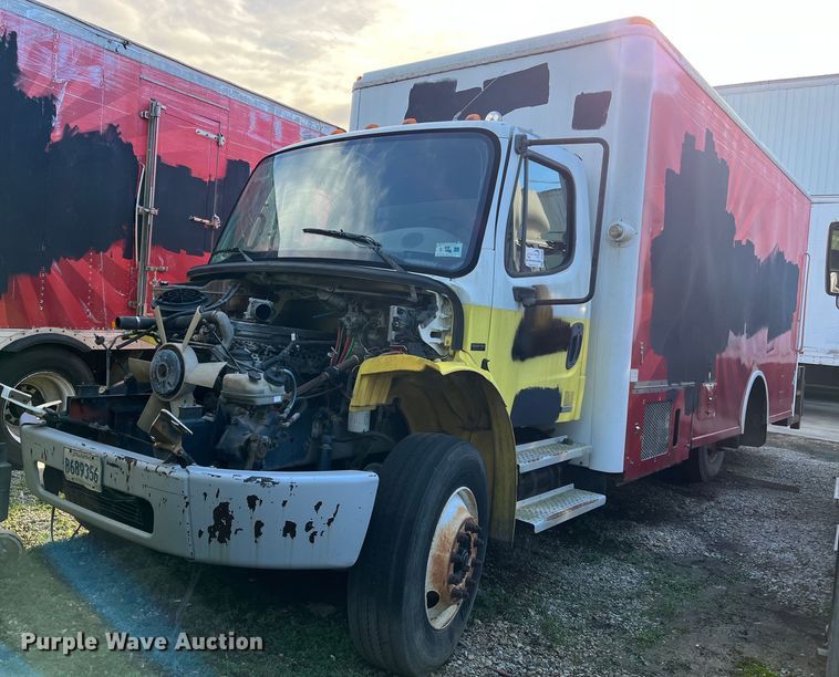 image for item DH8599 2004 Freightliner Business Class M2  refrigerated truck