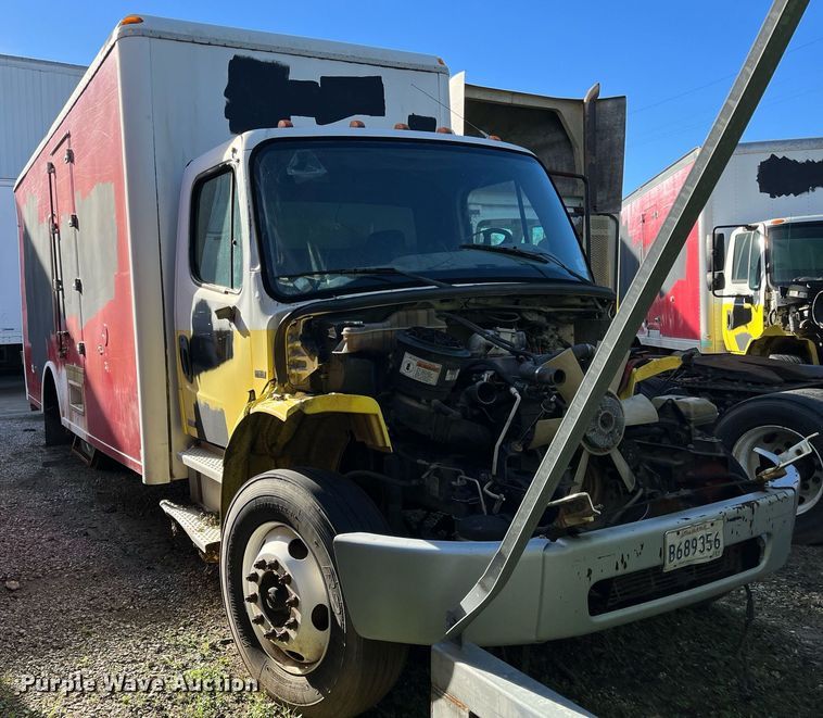 image for item DH8599 2004 Freightliner Business Class M2  refrigerated truck