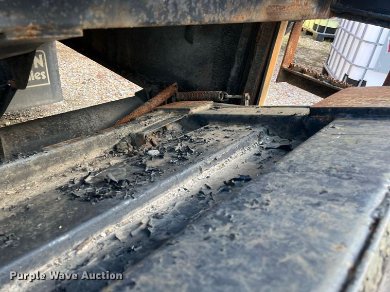 image for item DH8599 2004 Freightliner Business Class M2  refrigerated truck