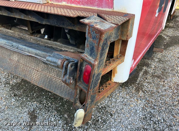 image for item DH8599 2004 Freightliner Business Class M2  refrigerated truck