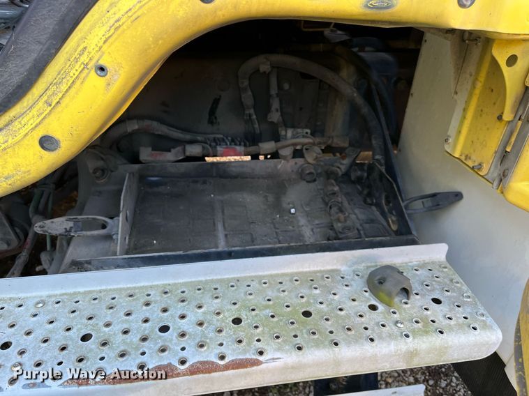 image for item DH8599 2004 Freightliner Business Class M2  refrigerated truck