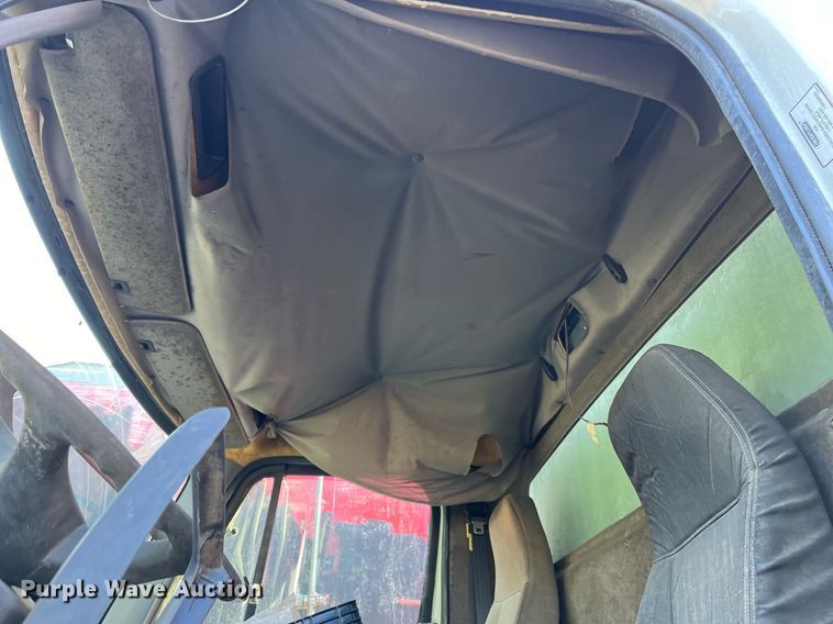 image for item DH8599 2004 Freightliner Business Class M2  refrigerated truck