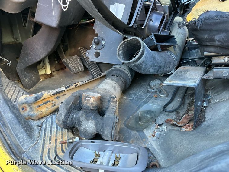 image for item DH8599 2004 Freightliner Business Class M2  refrigerated truck