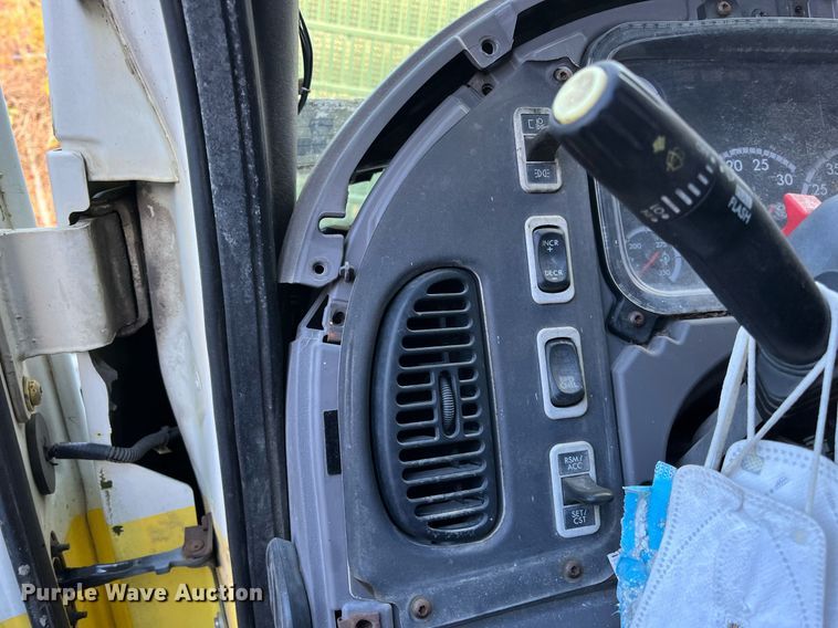 image for item DH8599 2004 Freightliner Business Class M2  refrigerated truck