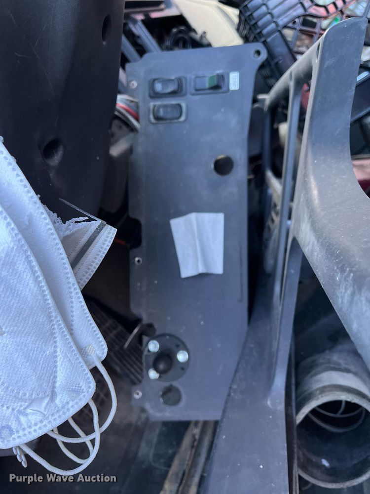 image for item DH8599 2004 Freightliner Business Class M2  refrigerated truck