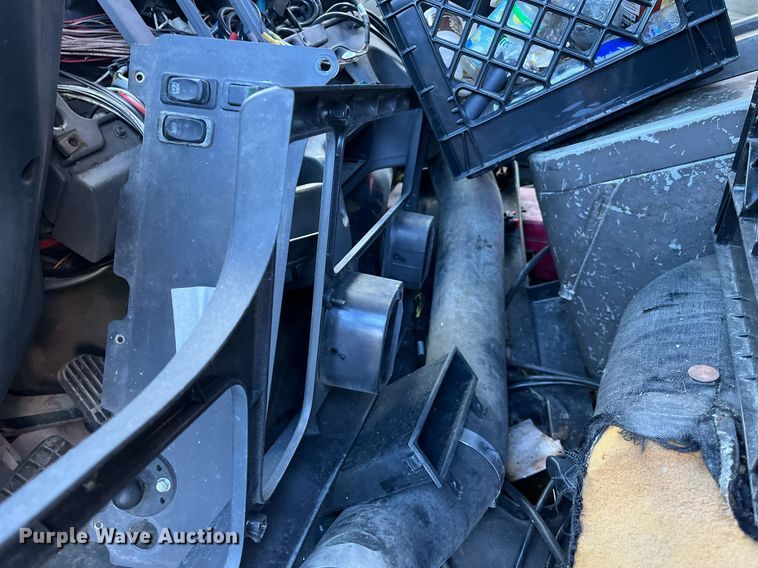 image for item DH8599 2004 Freightliner Business Class M2  refrigerated truck