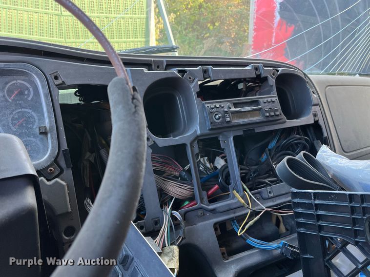 image for item DH8599 2004 Freightliner Business Class M2  refrigerated truck