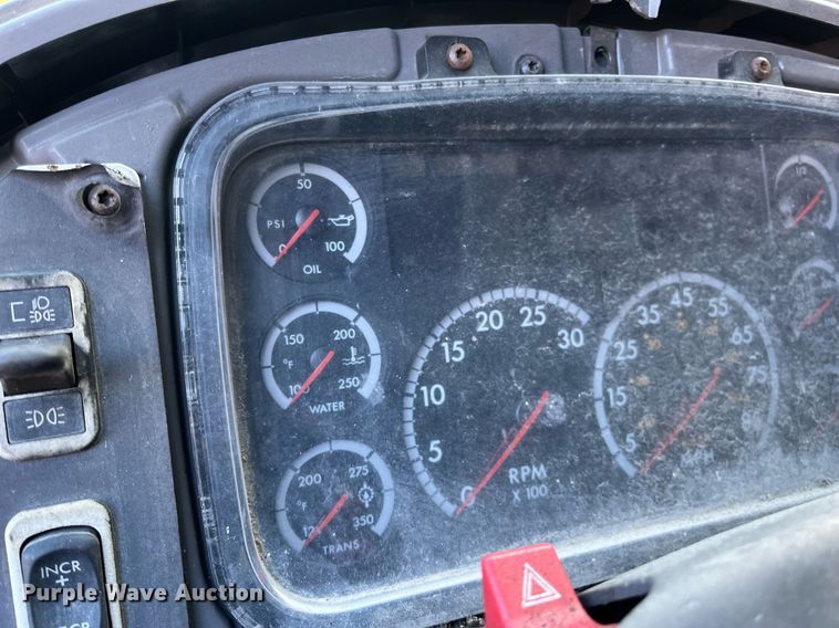 image for item DH8599 2004 Freightliner Business Class M2  refrigerated truck