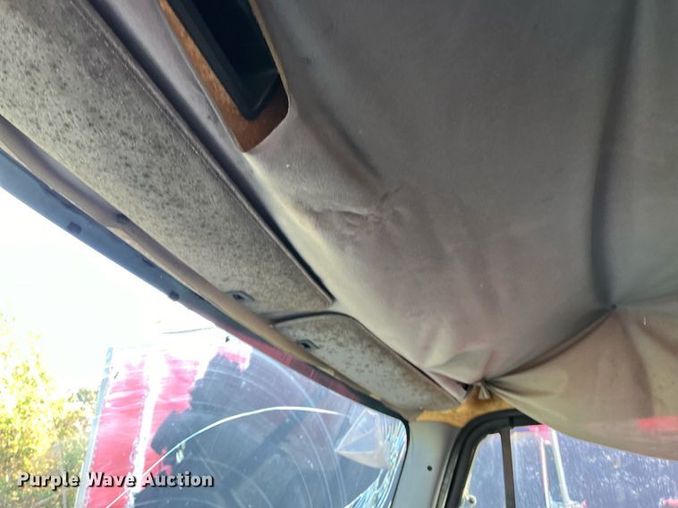 image for item DH8599 2004 Freightliner Business Class M2  refrigerated truck