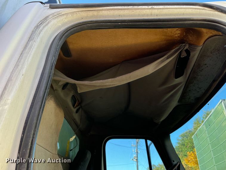 image for item DH8599 2004 Freightliner Business Class M2  refrigerated truck