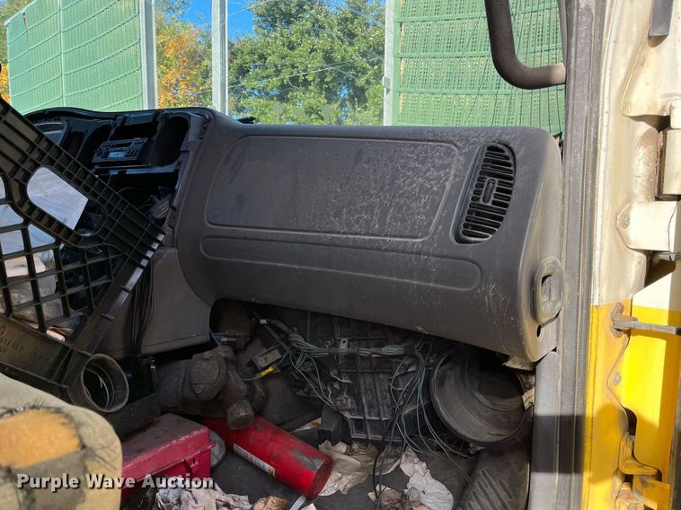 image for item DH8599 2004 Freightliner Business Class M2  refrigerated truck