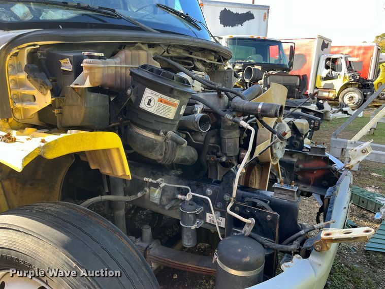 image for item DH8599 2004 Freightliner Business Class M2  refrigerated truck