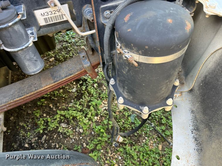 image for item DH8599 2004 Freightliner Business Class M2  refrigerated truck