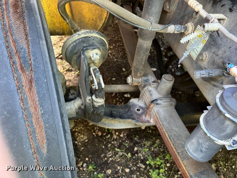 image for item DH8599 2004 Freightliner Business Class M2  refrigerated truck