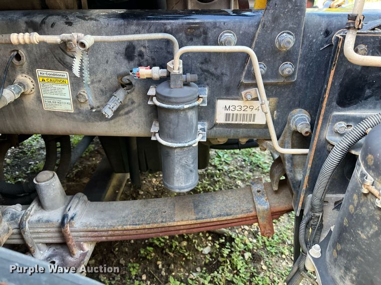 image for item DH8599 2004 Freightliner Business Class M2  refrigerated truck