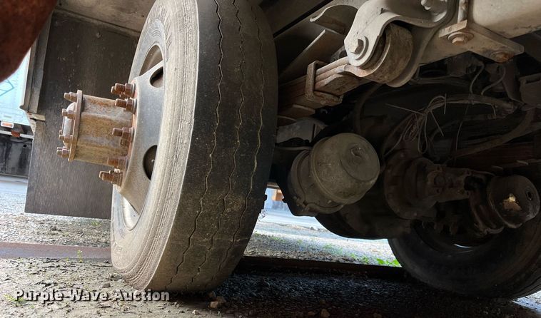 image for item DH8599 2004 Freightliner Business Class M2  refrigerated truck