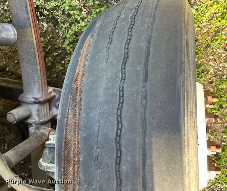 image for item DH8599 2004 Freightliner Business Class M2  refrigerated truck