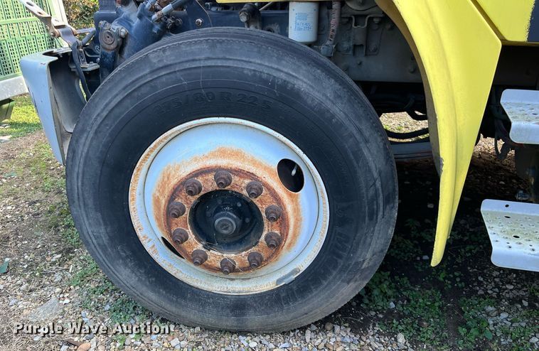 image for item DH8599 2004 Freightliner Business Class M2  refrigerated truck