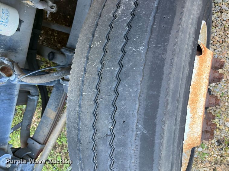 image for item DH8599 2004 Freightliner Business Class M2  refrigerated truck