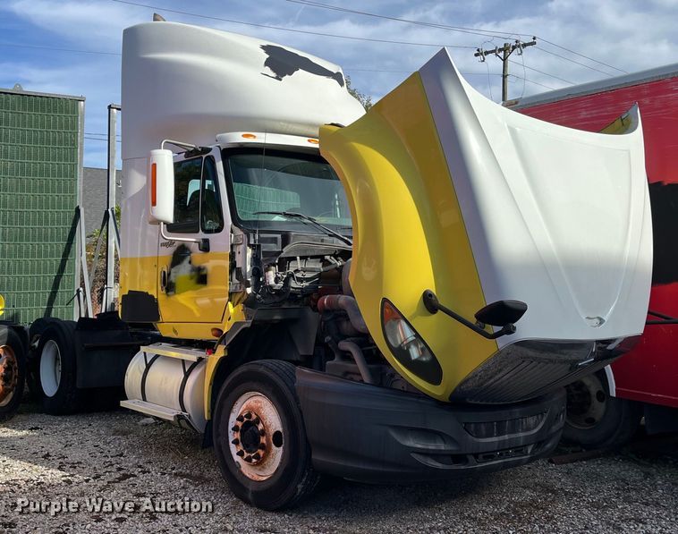 image for item DH8600 2009 International ProStar  semi truck