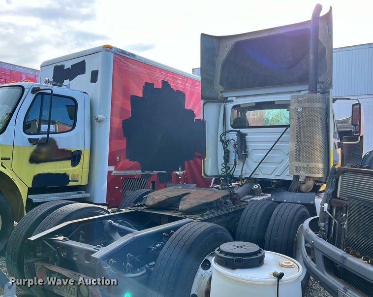 image for item DH8600 2009 International ProStar  semi truck