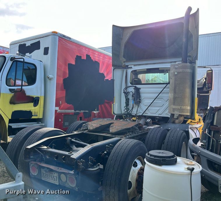 image for item DH8600 2009 International ProStar  semi truck