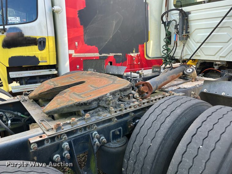 image for item DH8600 2009 International ProStar  semi truck