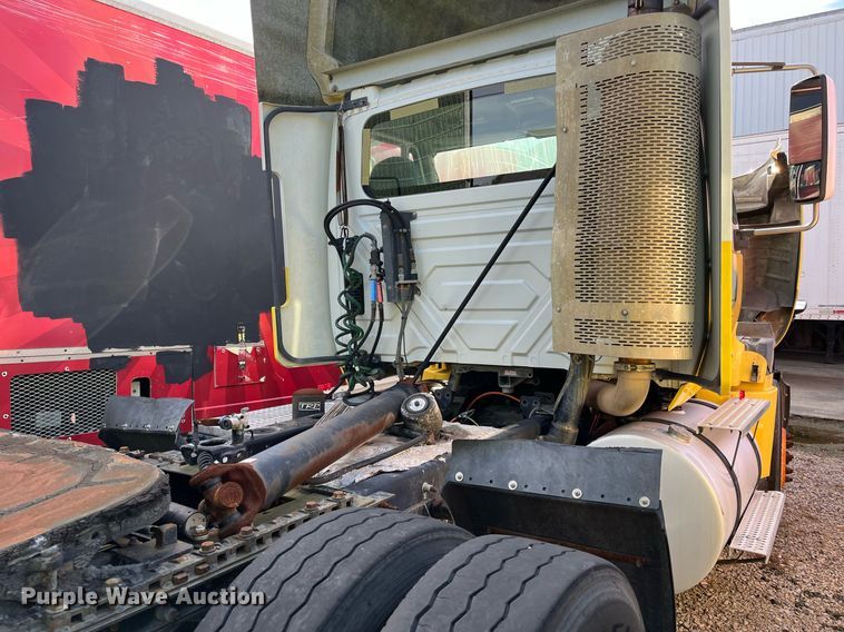 image for item DH8600 2009 International ProStar  semi truck