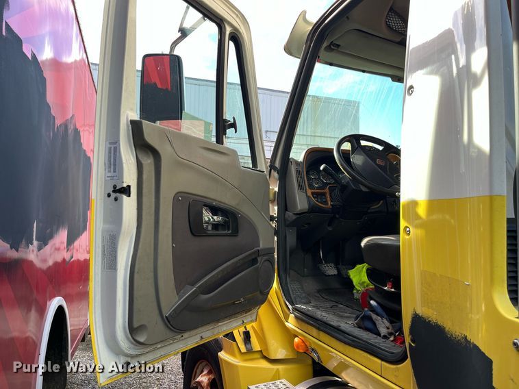 image for item DH8600 2009 International ProStar  semi truck