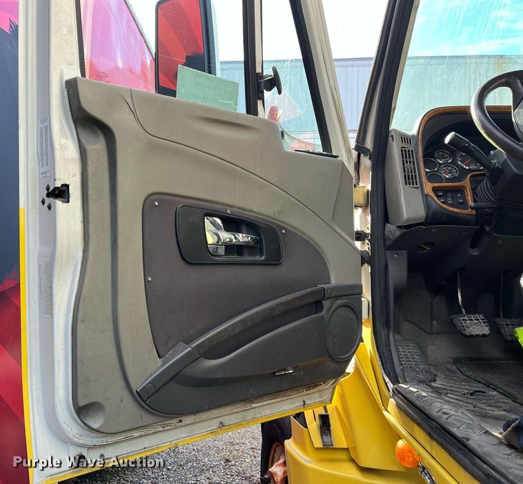 image for item DH8600 2009 International ProStar  semi truck