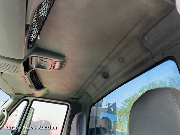 image for item DH8600 2009 International ProStar  semi truck