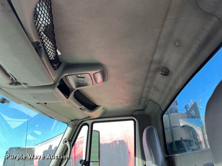 image for item DH8600 2009 International ProStar  semi truck