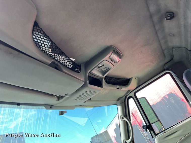 image for item DH8600 2009 International ProStar  semi truck