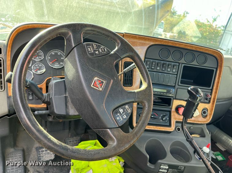 image for item DH8600 2009 International ProStar  semi truck