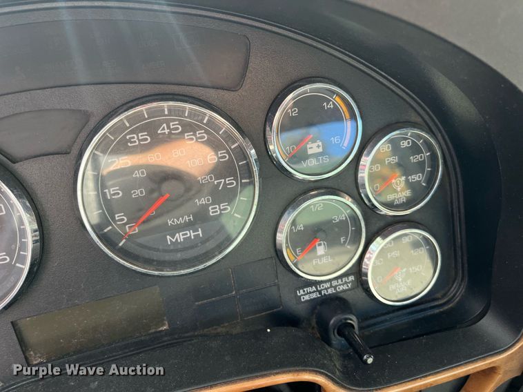 image for item DH8600 2009 International ProStar  semi truck