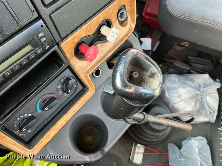 image for item DH8600 2009 International ProStar  semi truck