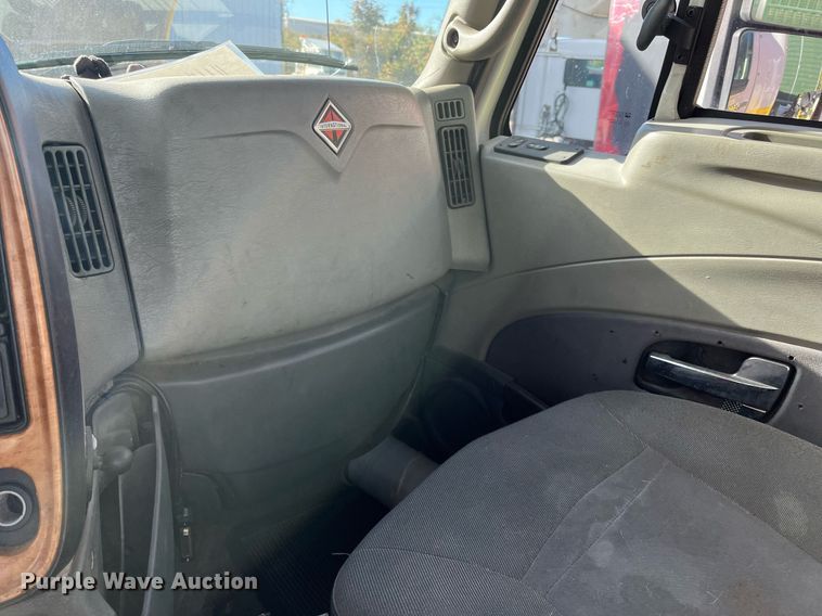 image for item DH8600 2009 International ProStar  semi truck