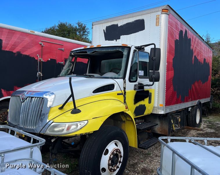 image for item DH8601 2011 International DuraStar 4300  refrigerated truck