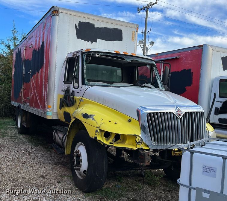 image for item DH8601 2011 International DuraStar 4300  refrigerated truck