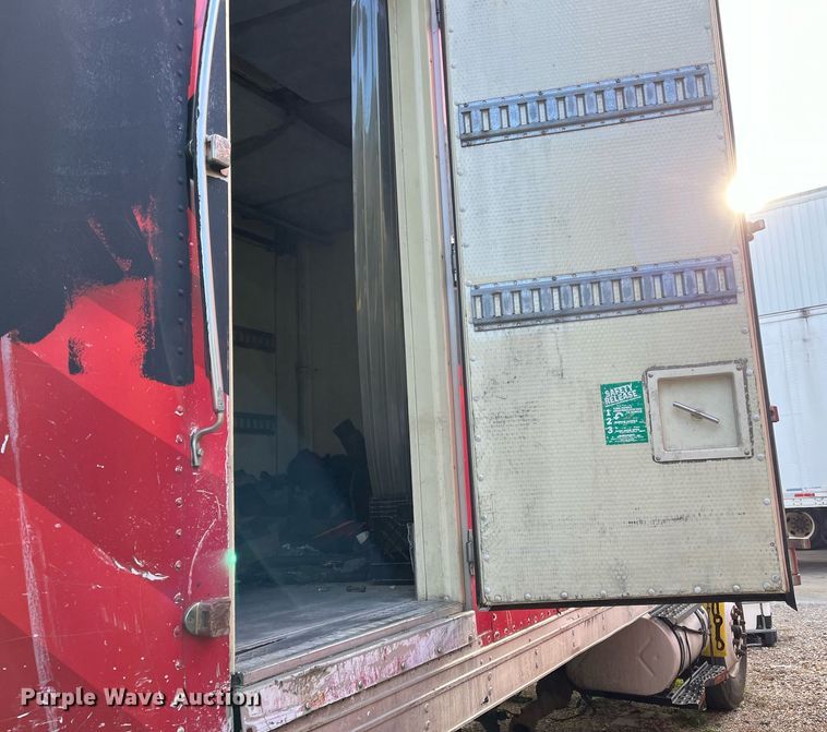 image for item DH8601 2011 International DuraStar 4300  refrigerated truck