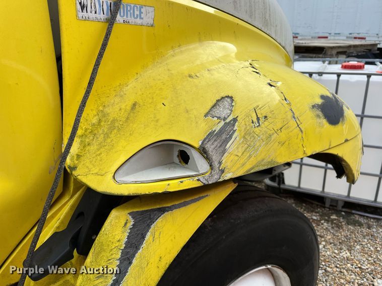 image for item DH8601 2011 International DuraStar 4300  refrigerated truck