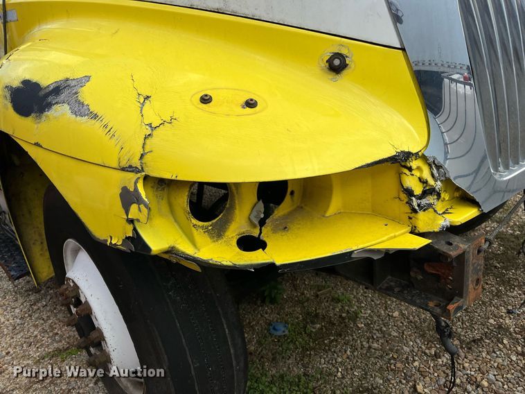 image for item DH8601 2011 International DuraStar 4300  refrigerated truck