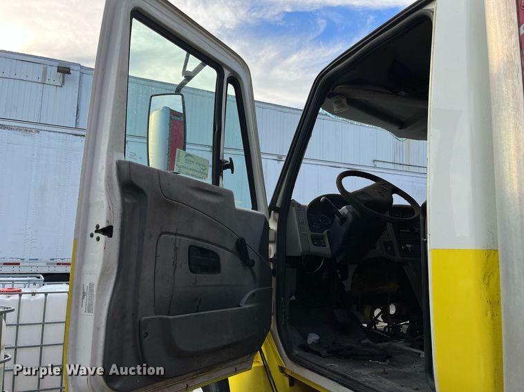 image for item DH8601 2011 International DuraStar 4300  refrigerated truck