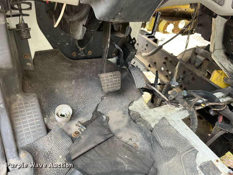 image for item DH8601 2011 International DuraStar 4300  refrigerated truck