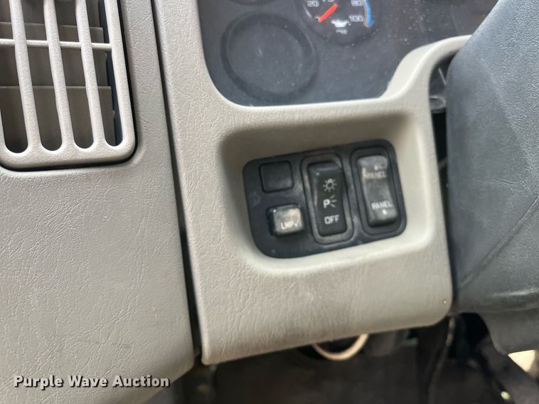 image for item DH8601 2011 International DuraStar 4300  refrigerated truck