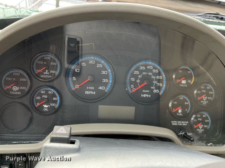 image for item DH8601 2011 International DuraStar 4300  refrigerated truck