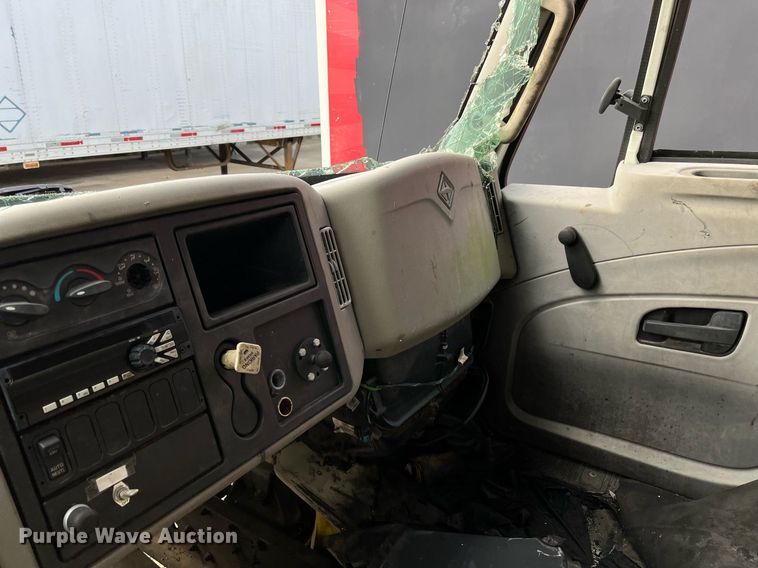 image for item DH8601 2011 International DuraStar 4300  refrigerated truck