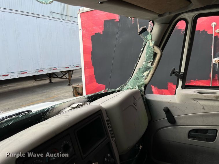 image for item DH8601 2011 International DuraStar 4300  refrigerated truck