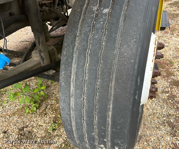 image for item DH8601 2011 International DuraStar 4300  refrigerated truck