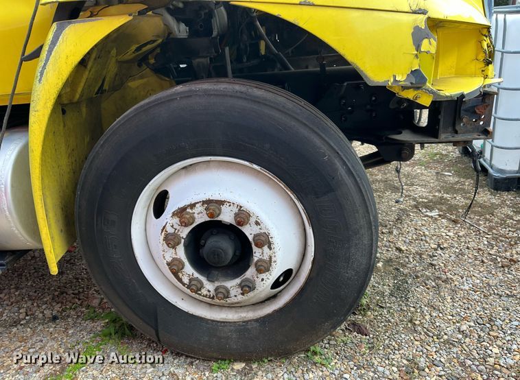 image for item DH8601 2011 International DuraStar 4300  refrigerated truck